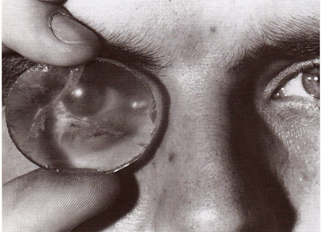 Φωτογραφία Robert Temple Βρεττανικό Μουσείο. Ο φακός Layard ταιριάζει απόλυτα στο ανθρώπινο μάτι.